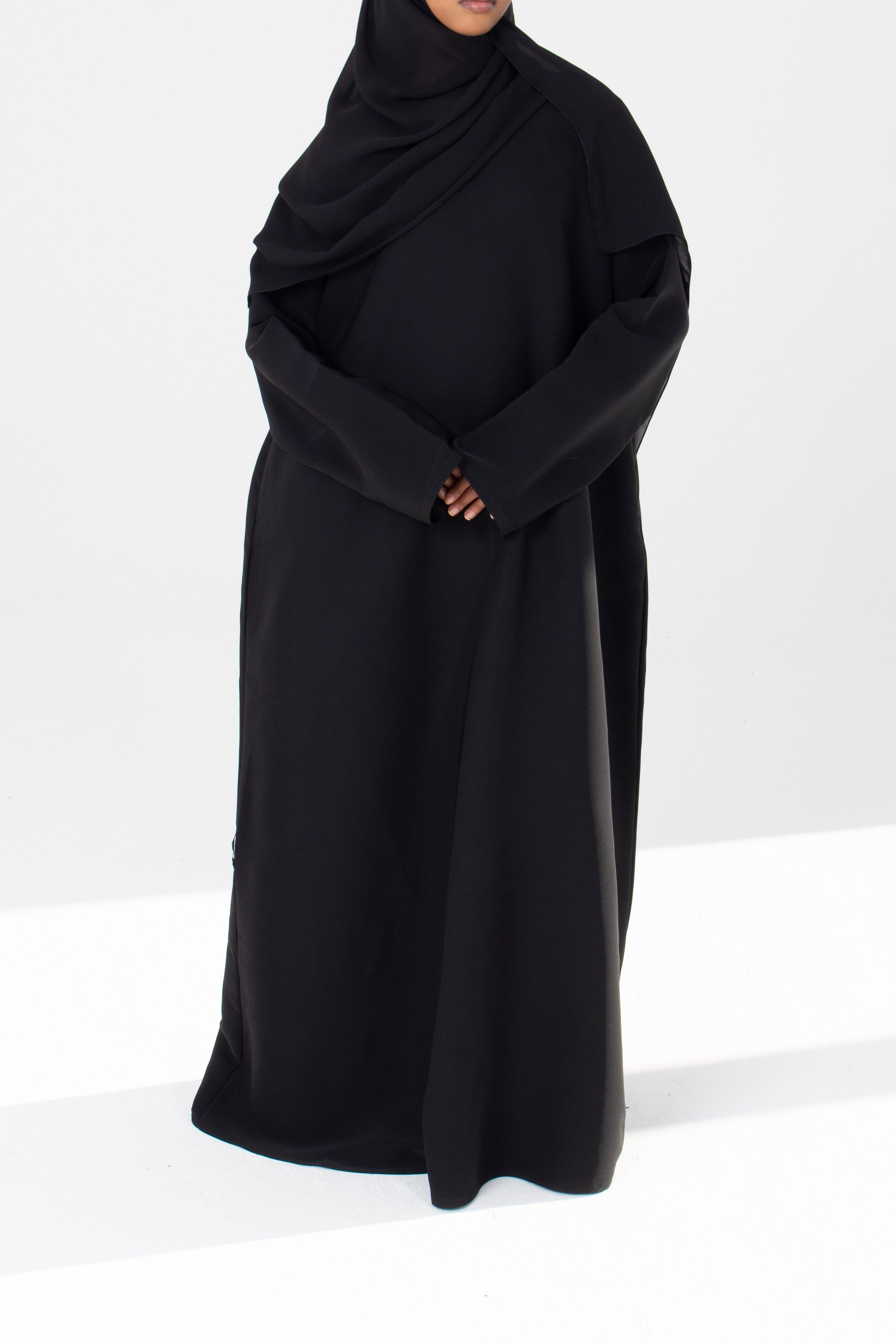 Aswad ﺃَﺳﻮَﺩ Closed Abaya